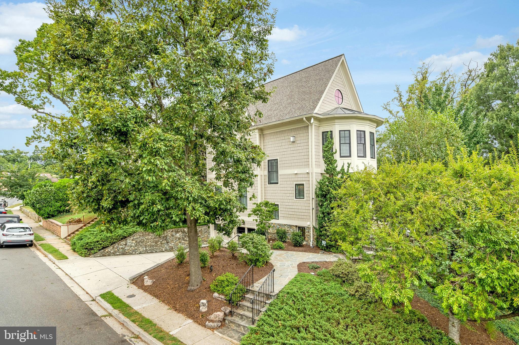 2807 1ST ROAD N