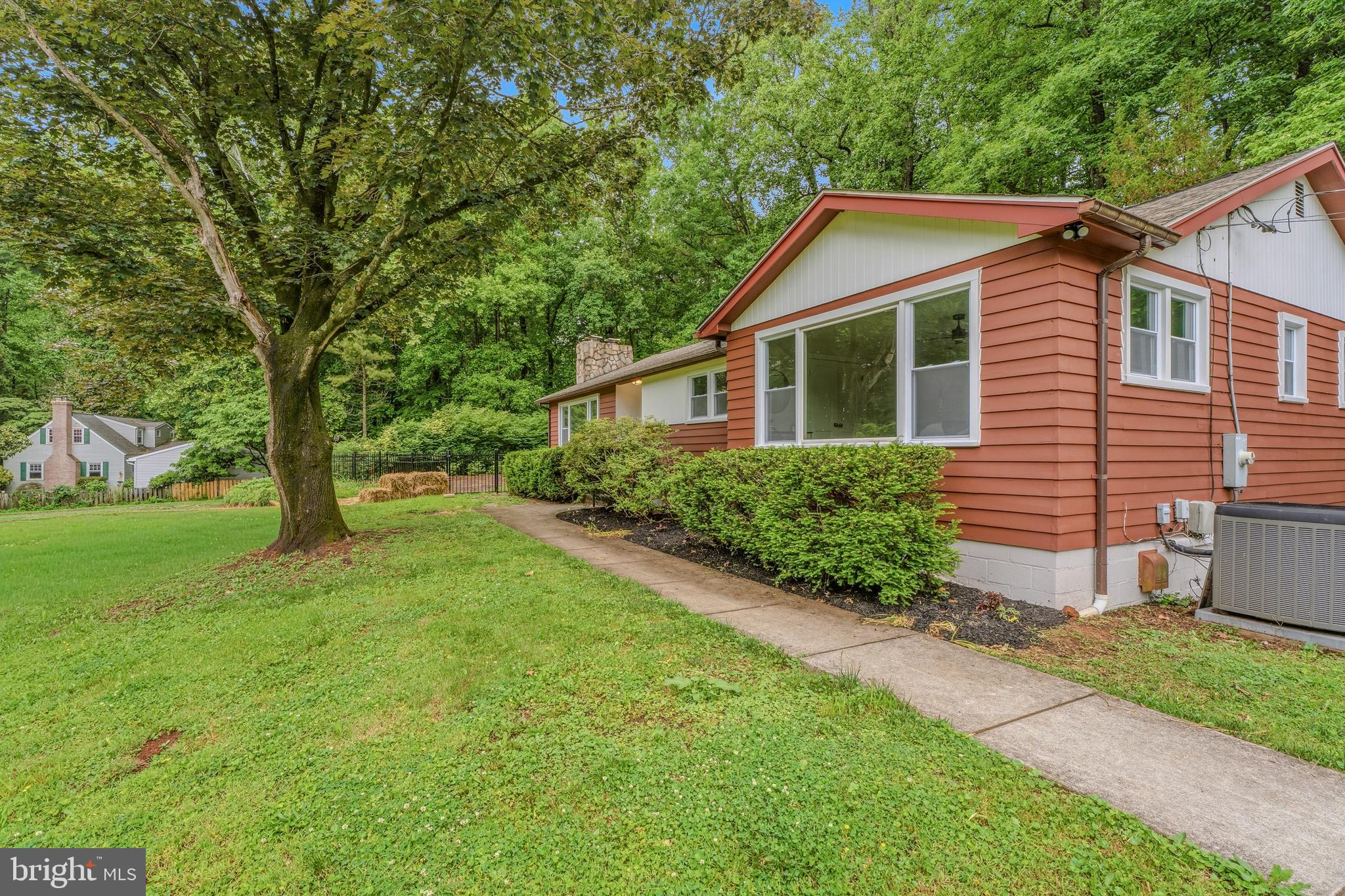 2327 SHERWOOD LANE