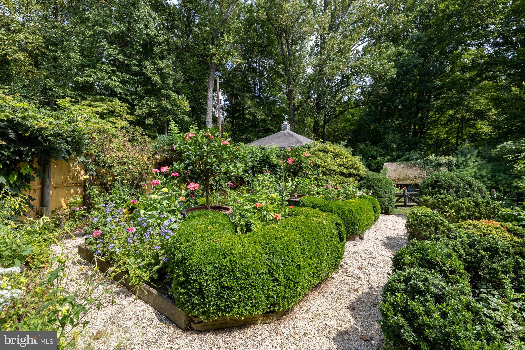 CAVES VALLEY - Residential