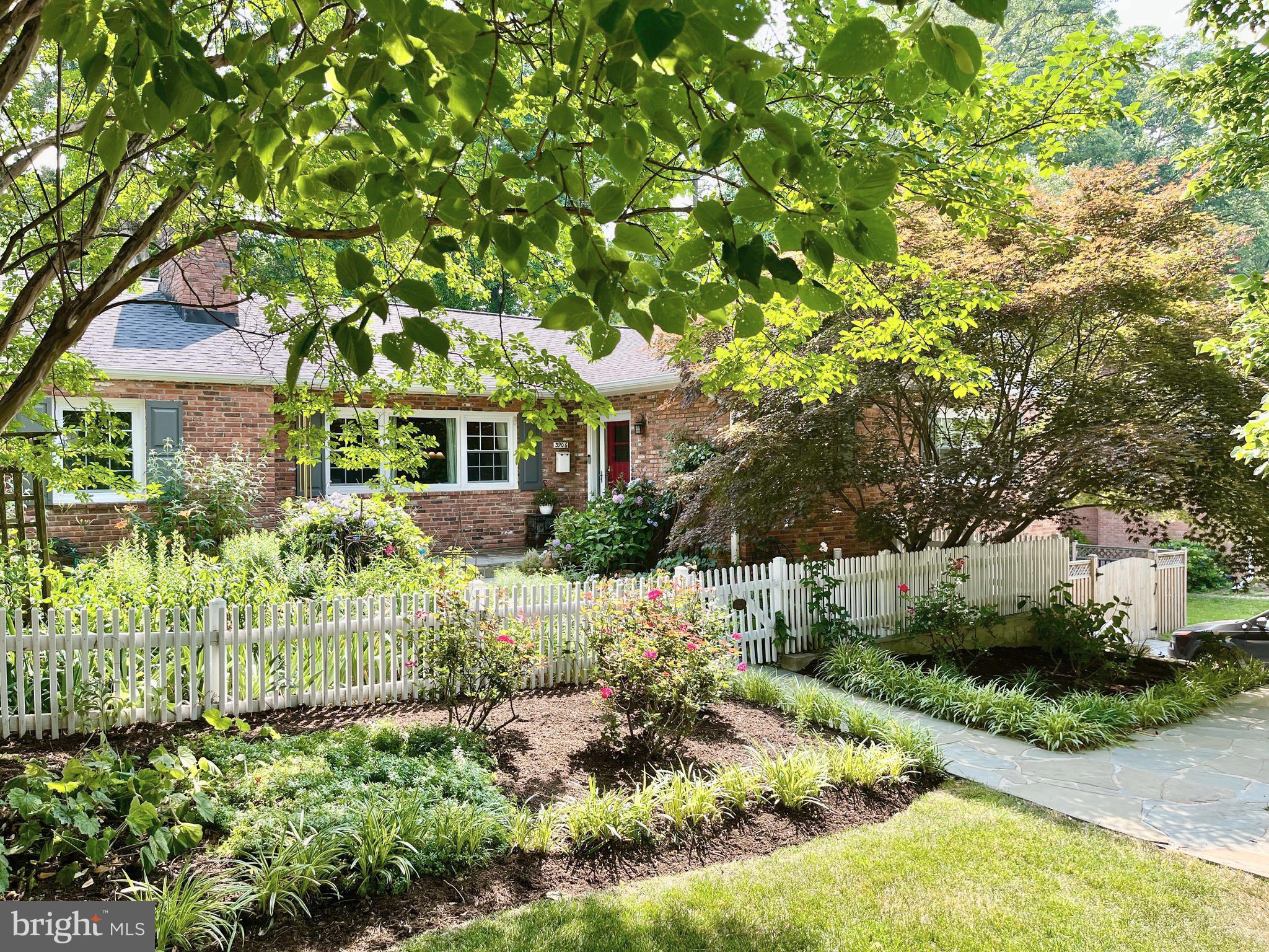 GOLF CLUB MANOR - Residential