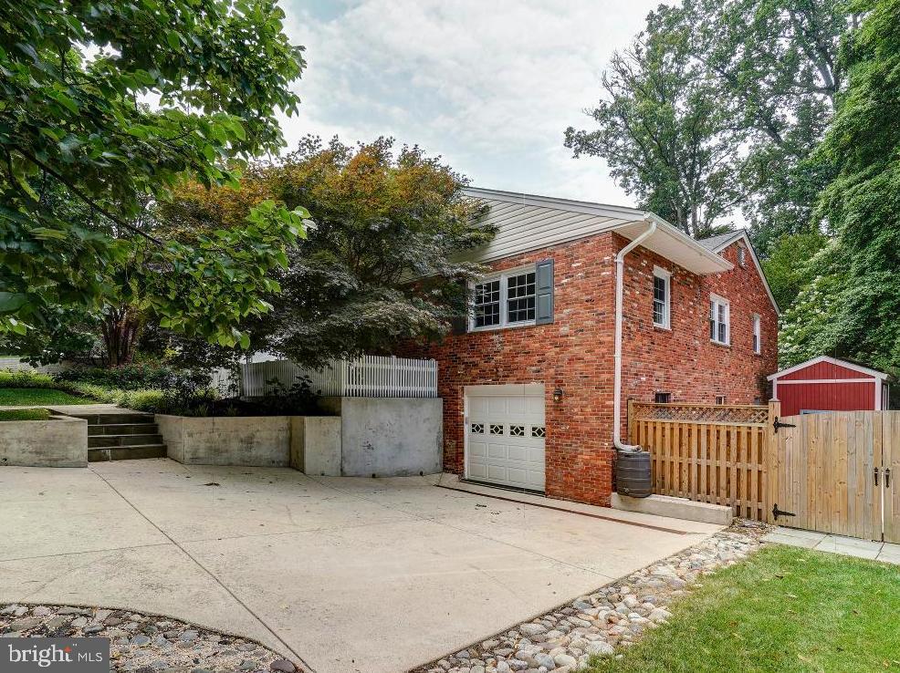 GOLF CLUB MANOR - Residential