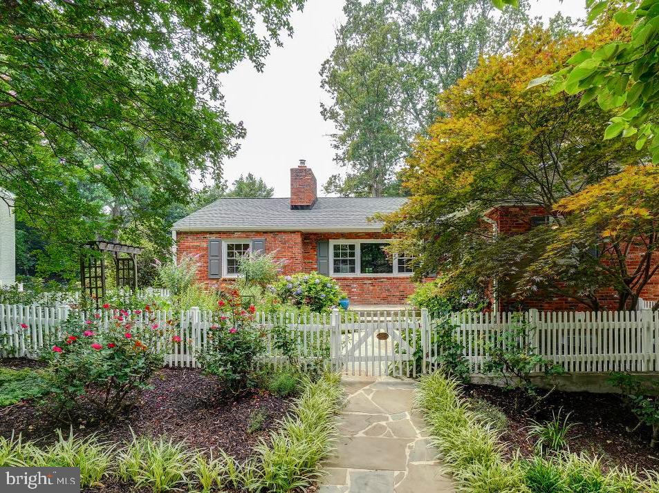 GOLF CLUB MANOR - Residential