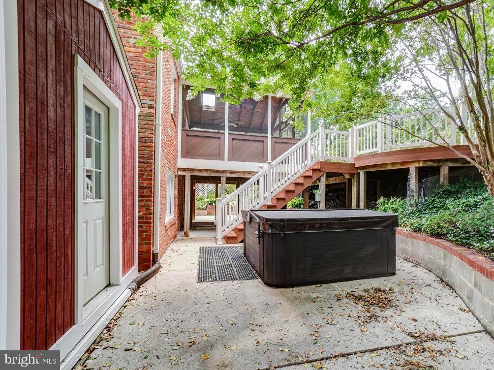 GOLF CLUB MANOR - Residential