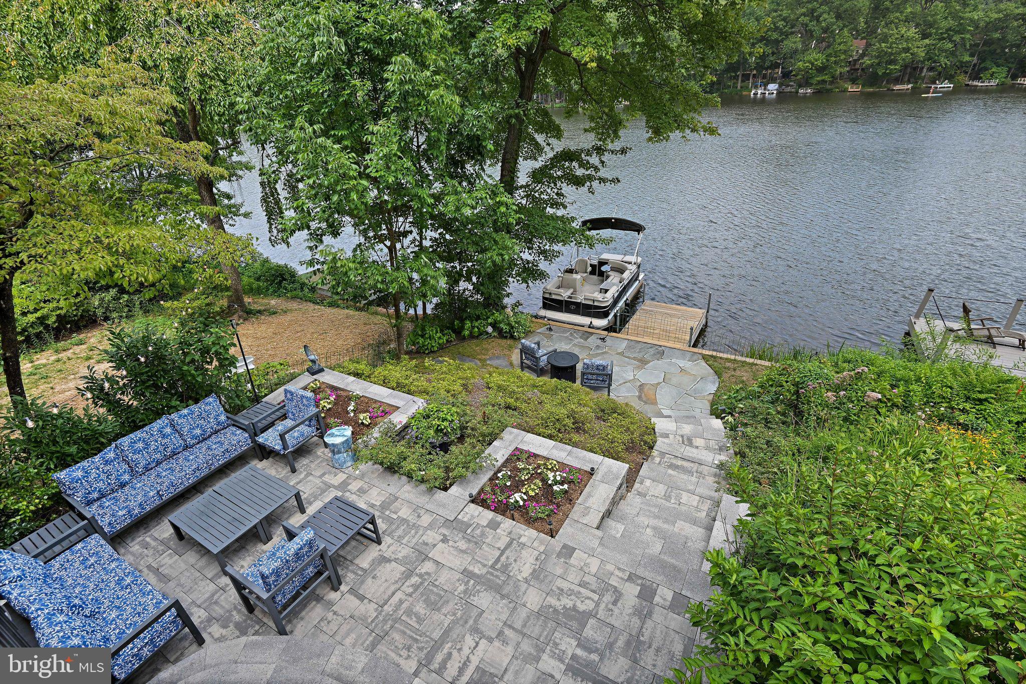1605 GREENBRIAR COURT