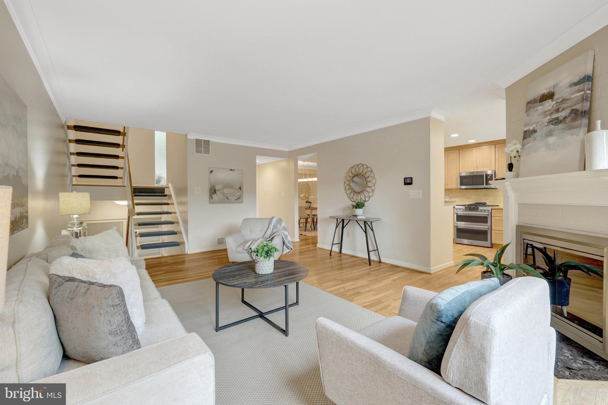 1605 GREENBRIAR COURT