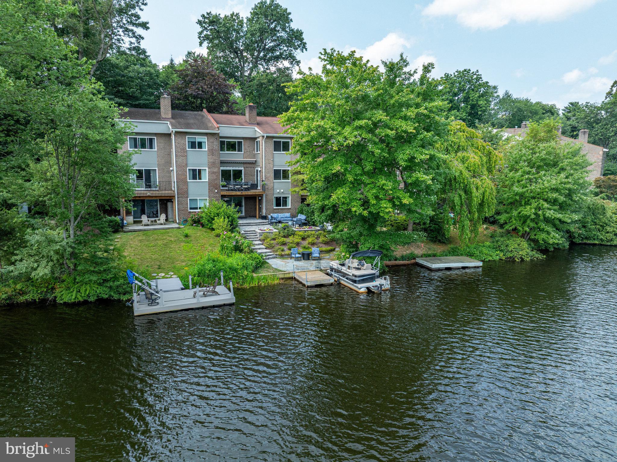 1605 GREENBRIAR COURT