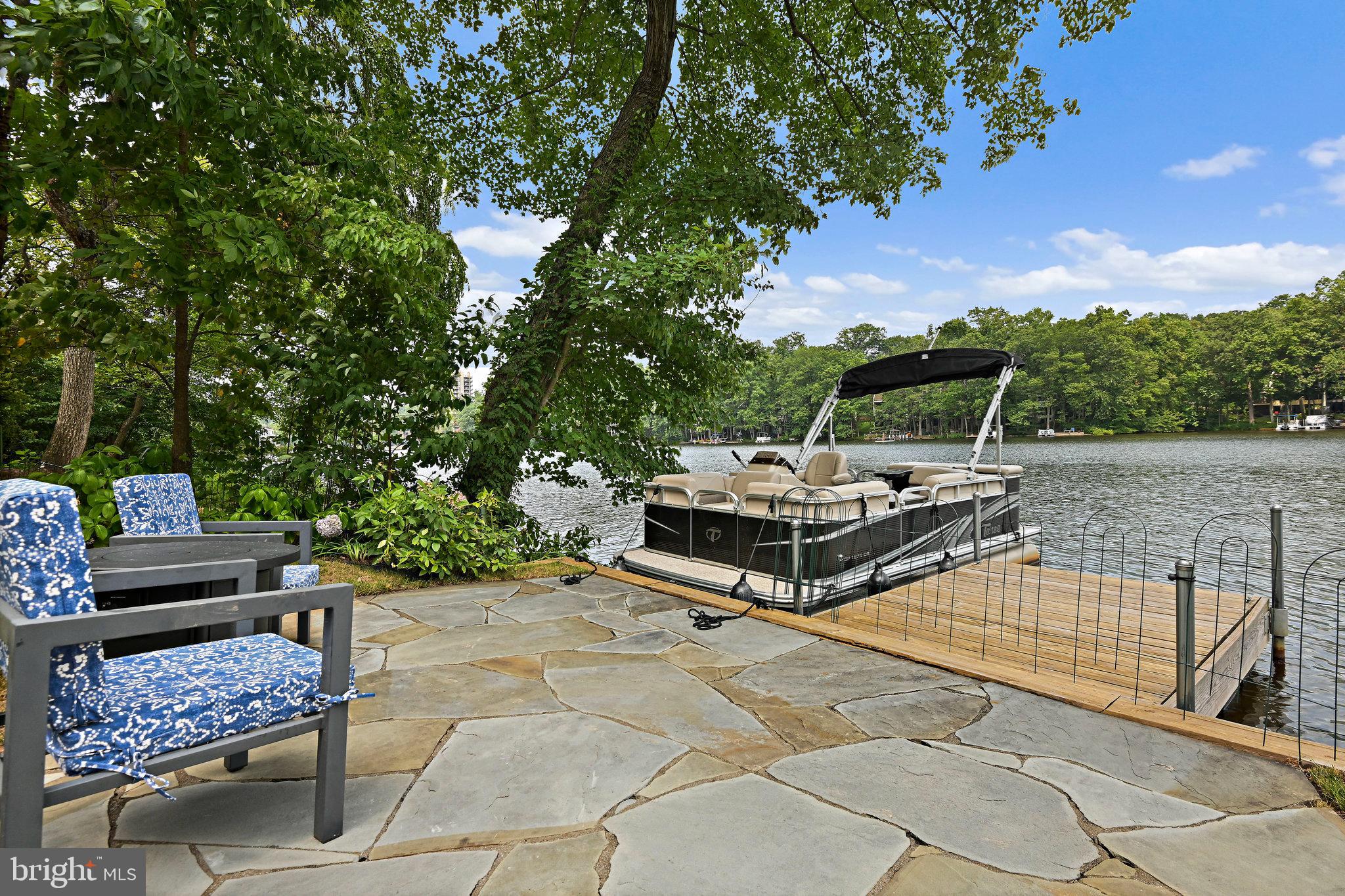 1605 GREENBRIAR COURT