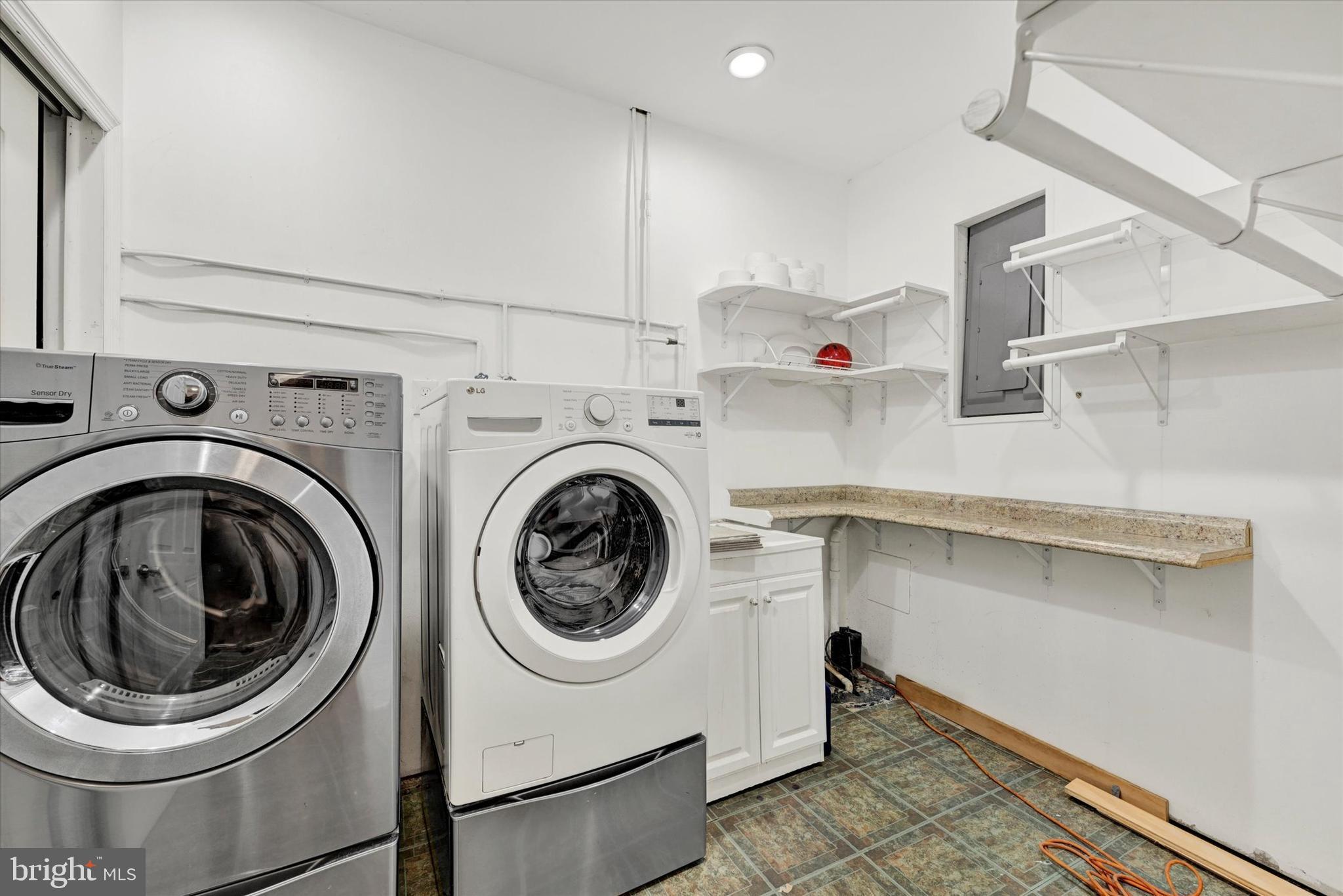 JOHNSTON SQUARE - Residential