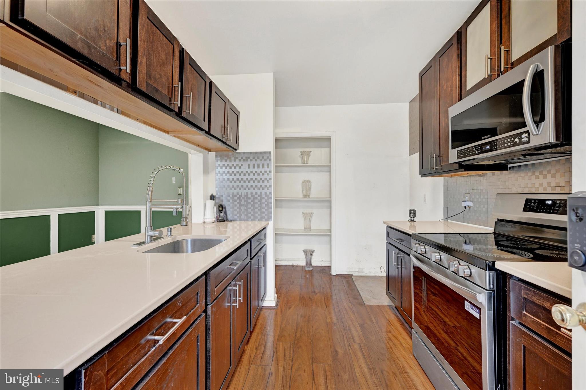 JOHNSTON SQUARE - Residential