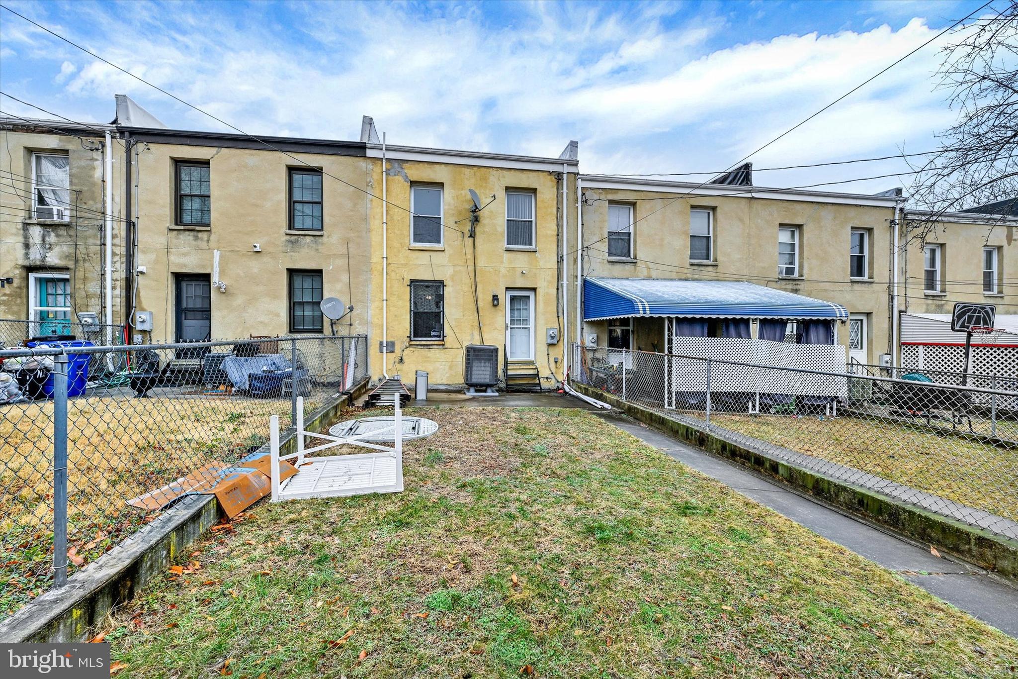 JOHNSTON SQUARE - Residential