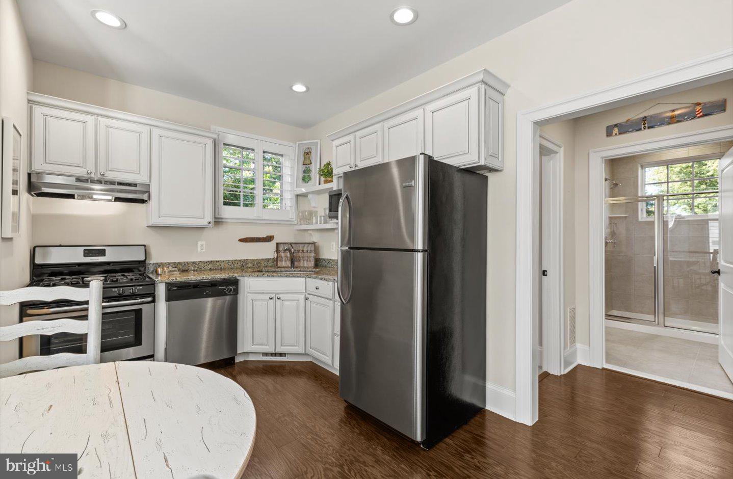 SILVER LAKE SHORES - Residential