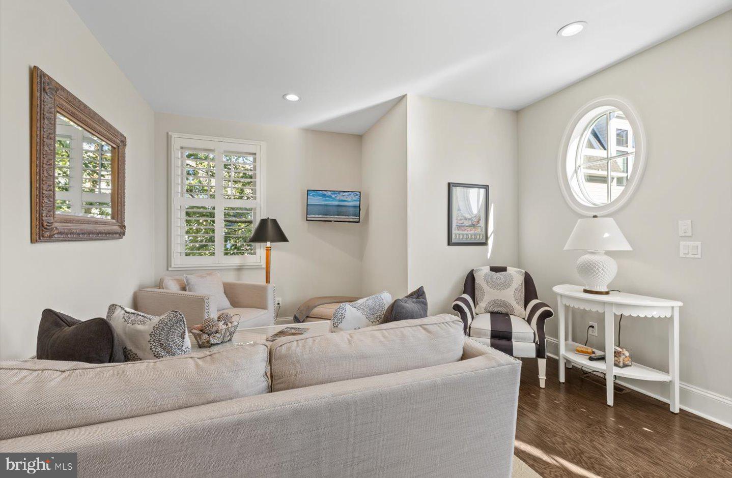 SILVER LAKE SHORES - Residential