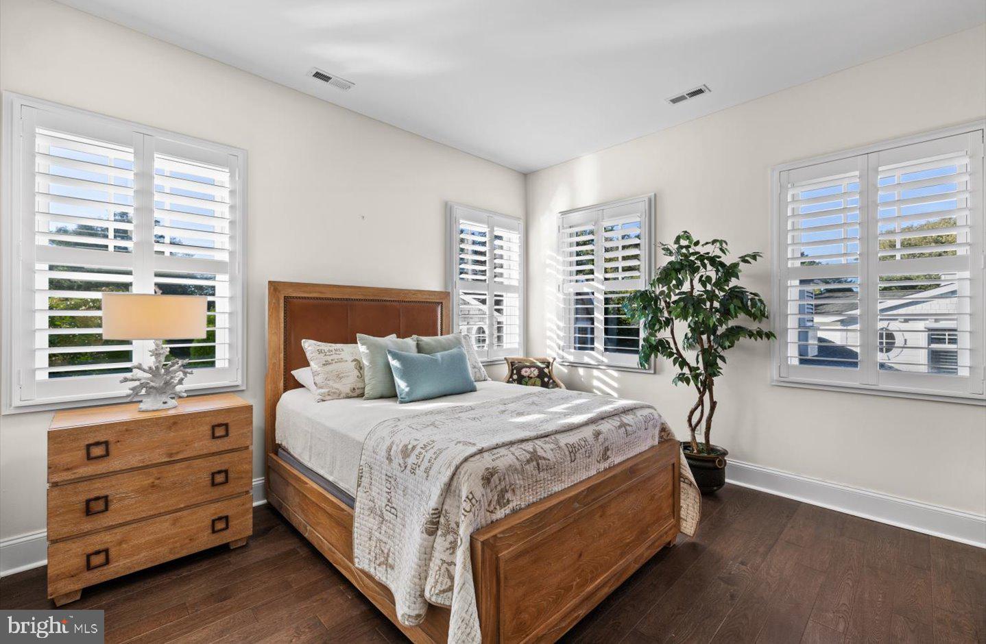 SILVER LAKE SHORES - Residential