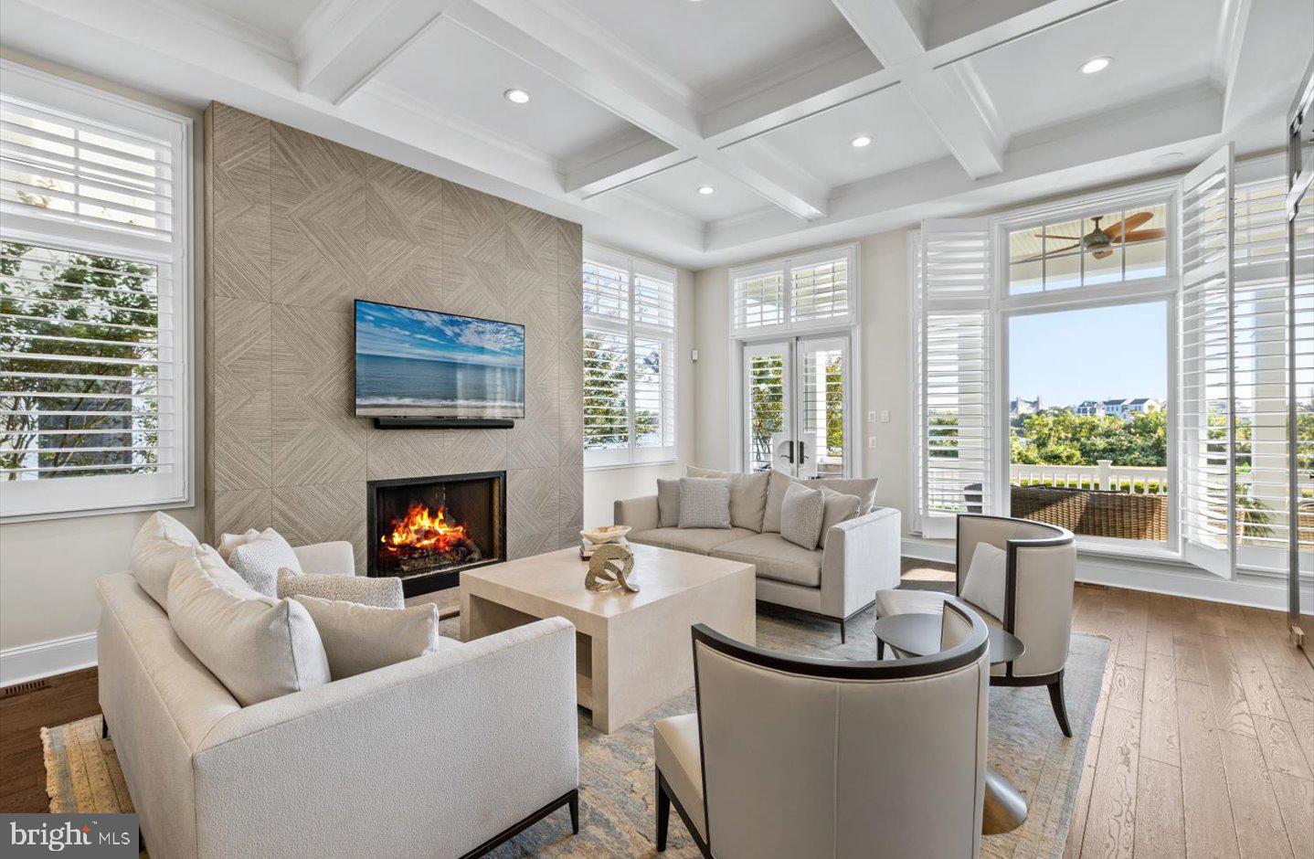 SILVER LAKE SHORES - Residential