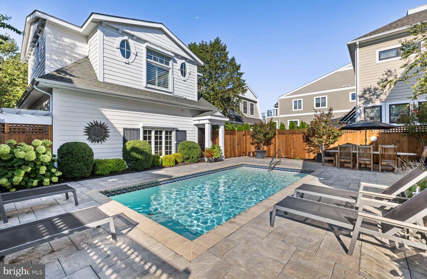 SILVER LAKE SHORES - Residential