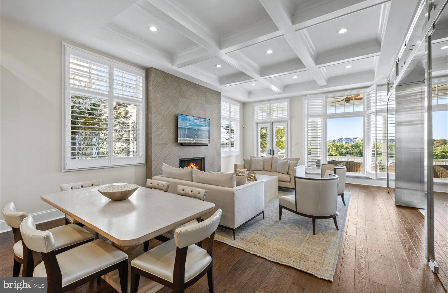 SILVER LAKE SHORES - Residential