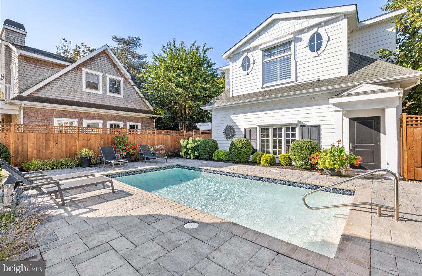 SILVER LAKE SHORES - Residential