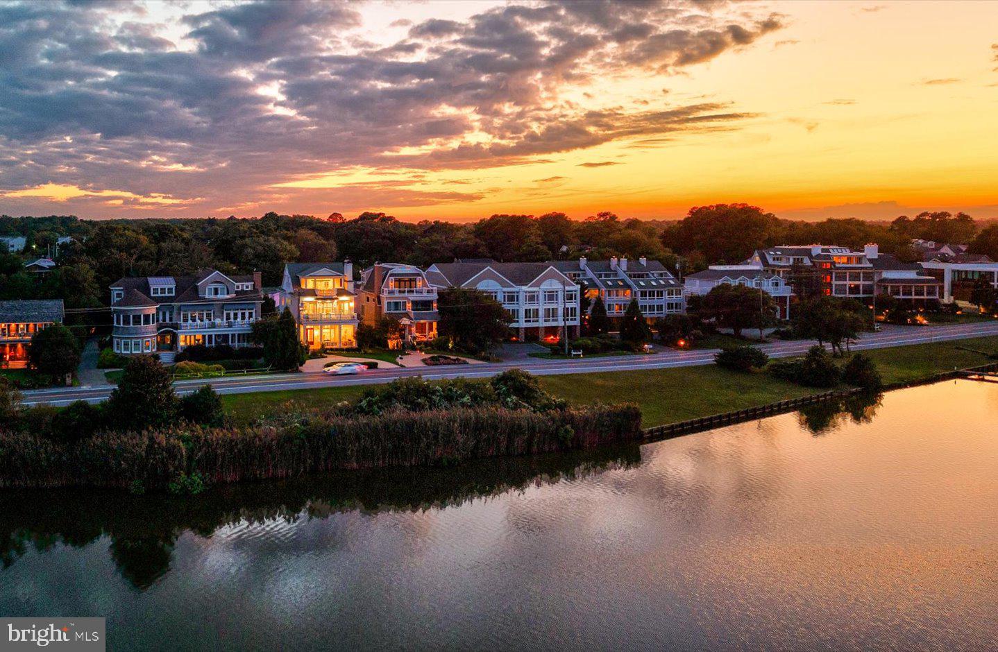 SILVER LAKE SHORES - Residential