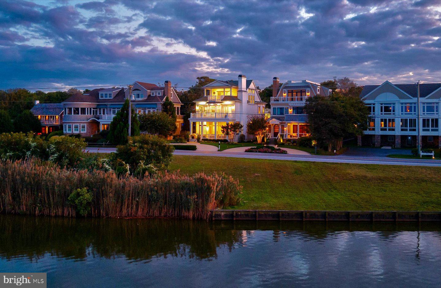 SILVER LAKE SHORES - Residential