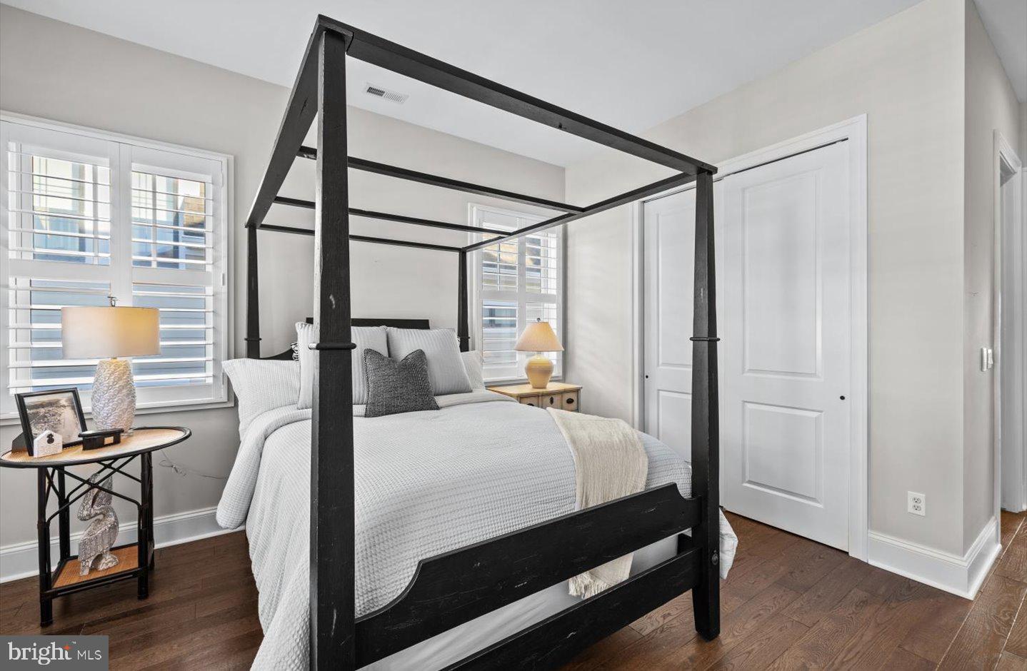 SILVER LAKE SHORES - Residential