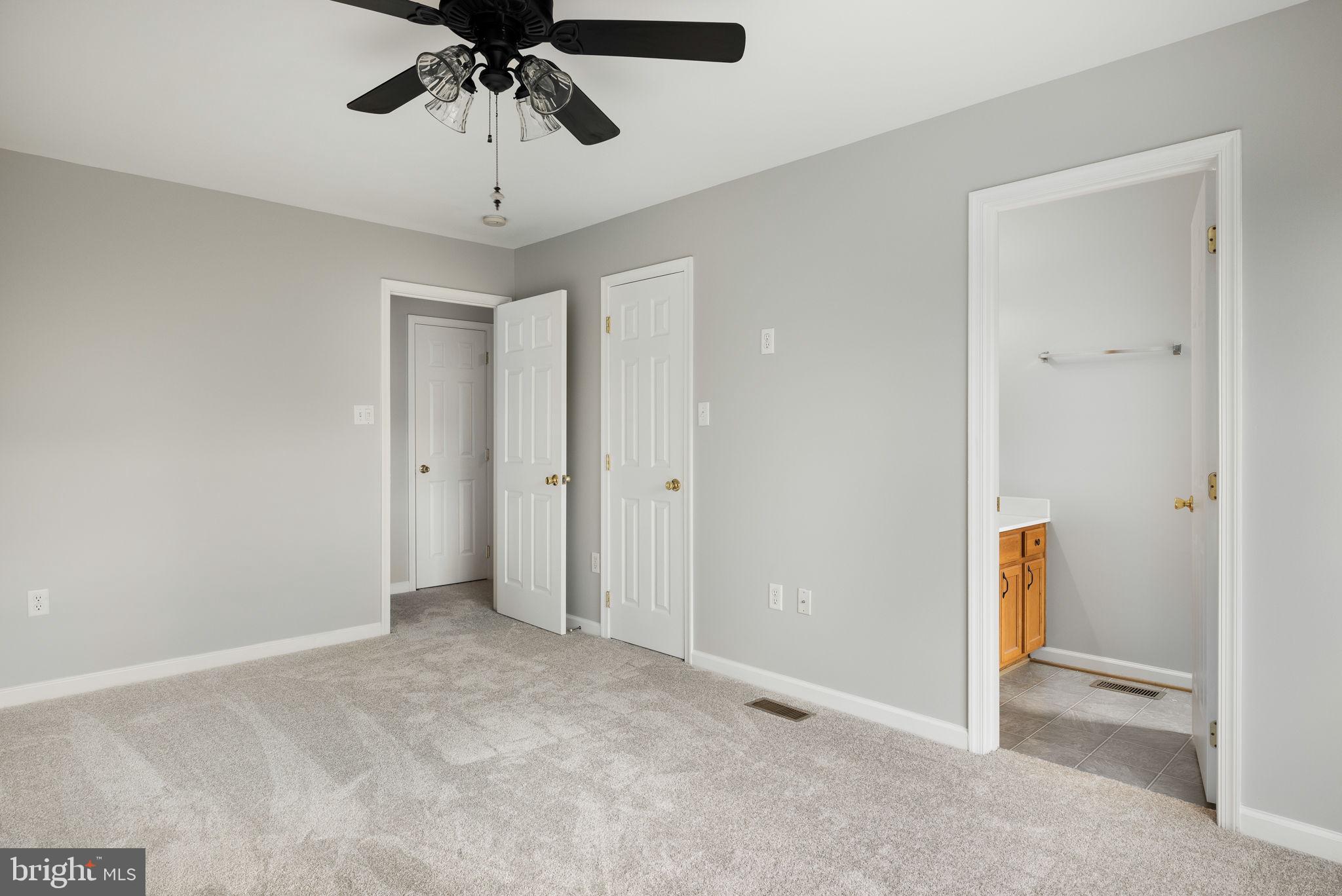 THE TOWNES OF RIDGEWAY - Residential