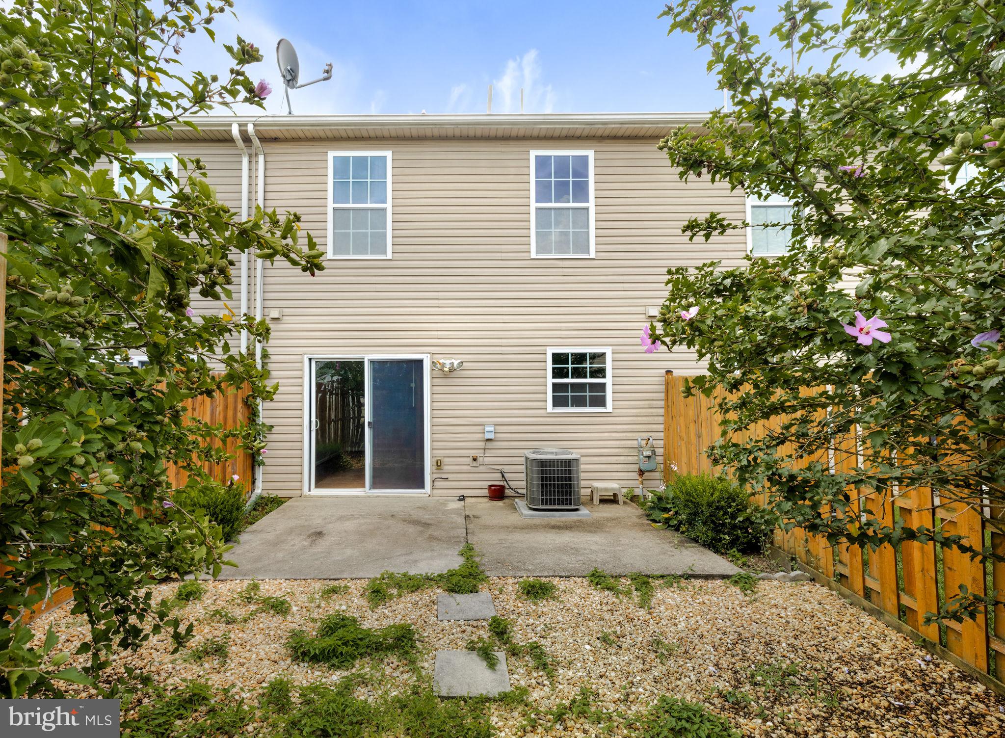 THE TOWNES OF RIDGEWAY - Residential