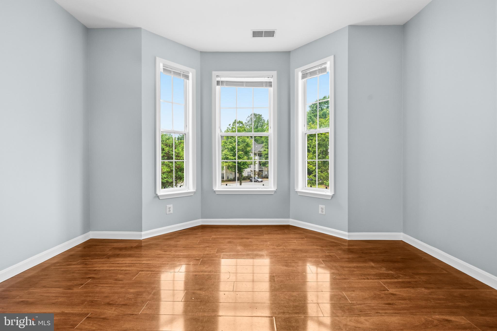 WOODLAND LAKE CONDO - Residential