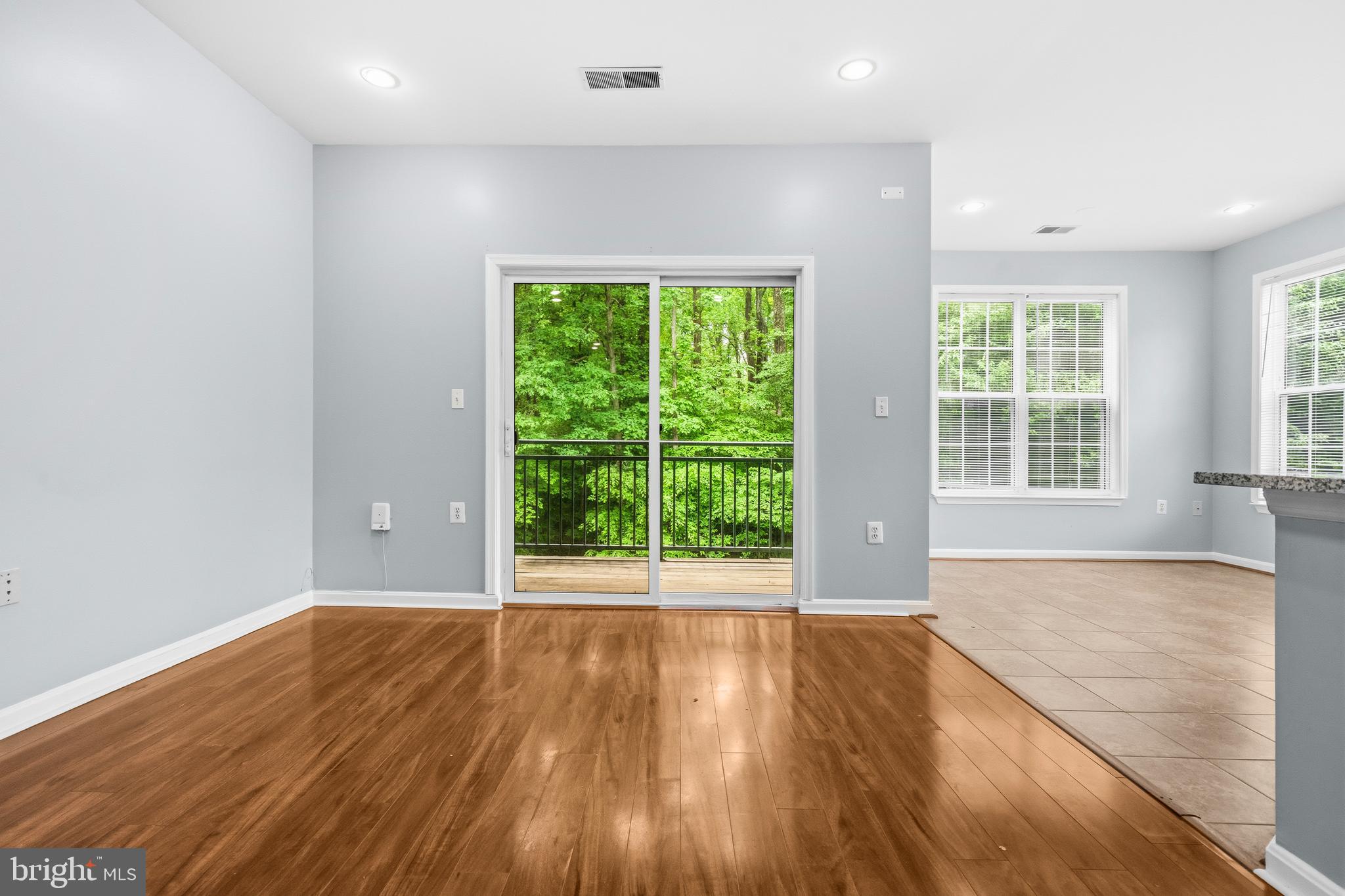 WOODLAND LAKE CONDO - Residential