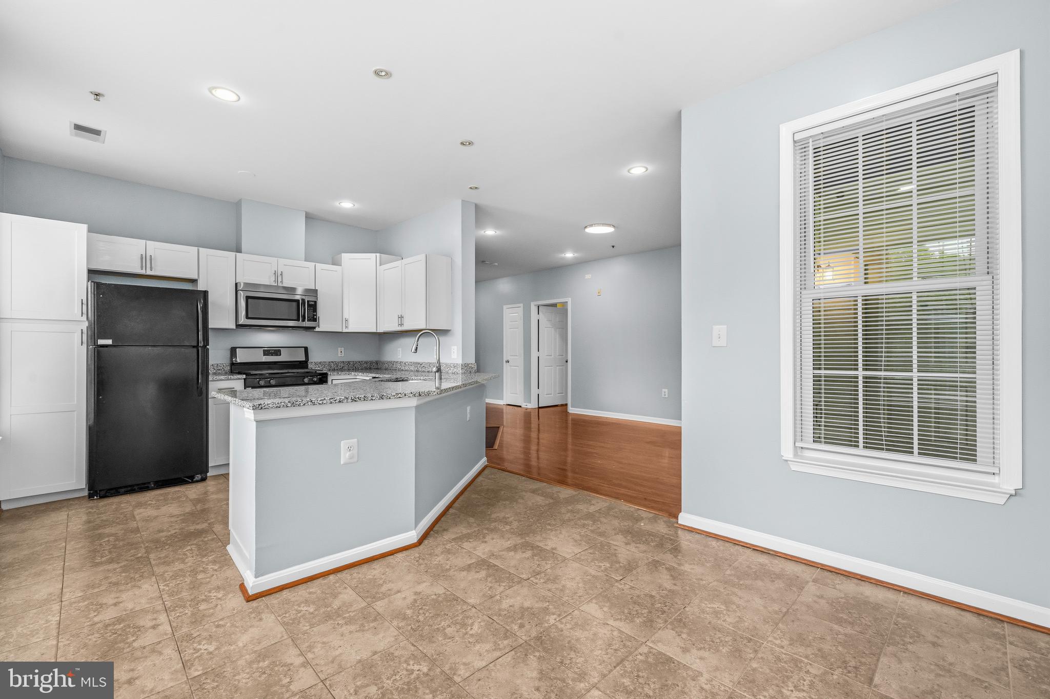 WOODLAND LAKE CONDO - Residential