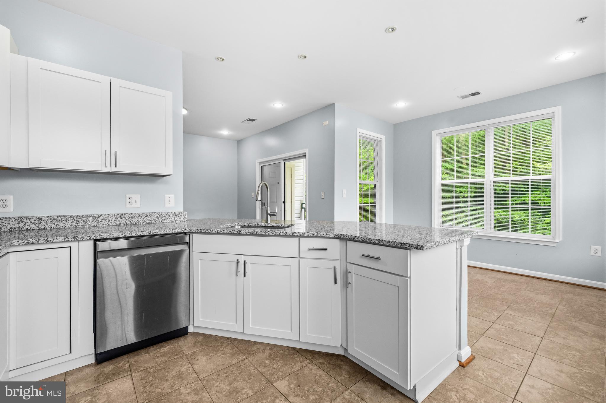 WOODLAND LAKE CONDO - Residential