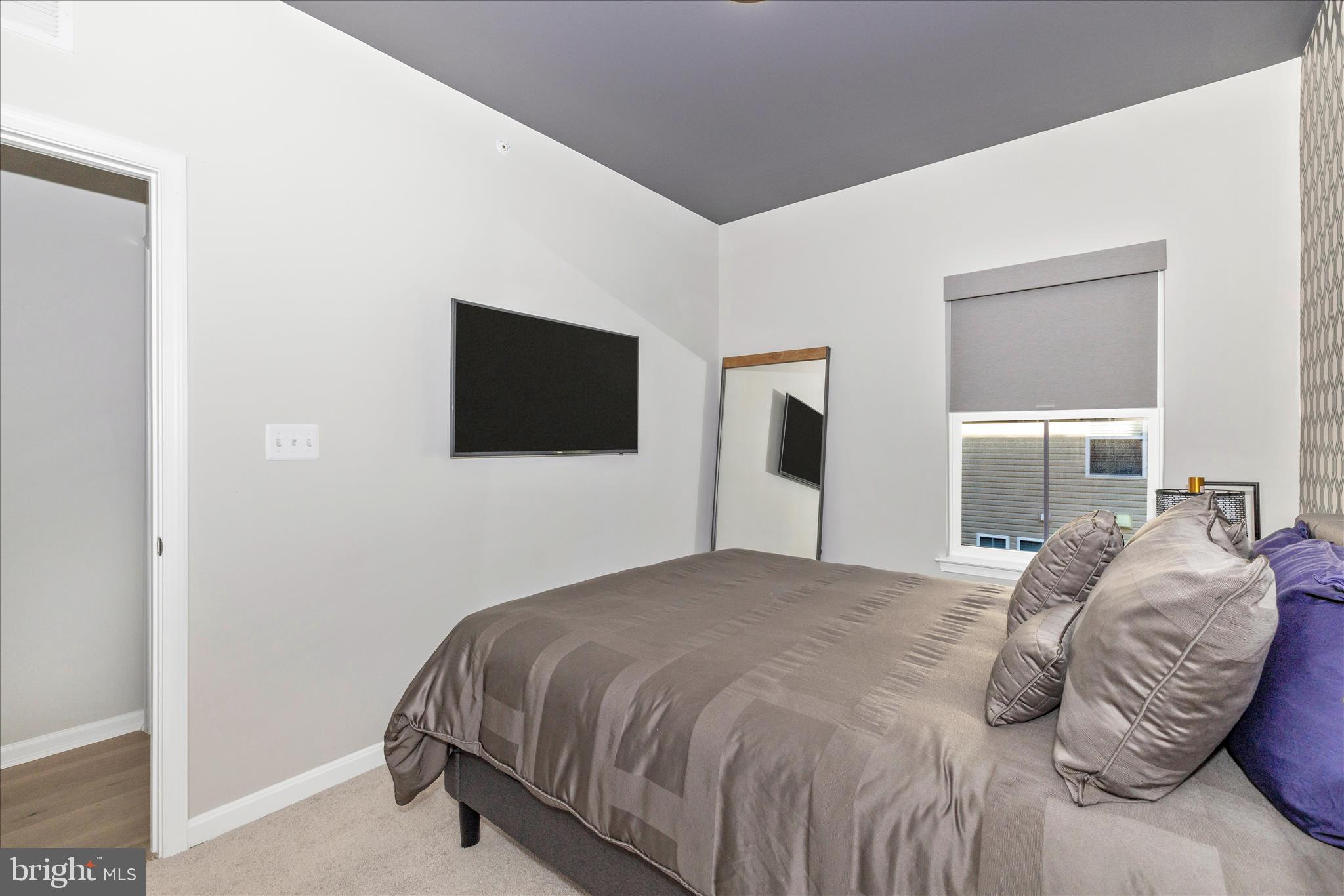 TOWNS AT MARKET COMMONS - Residential