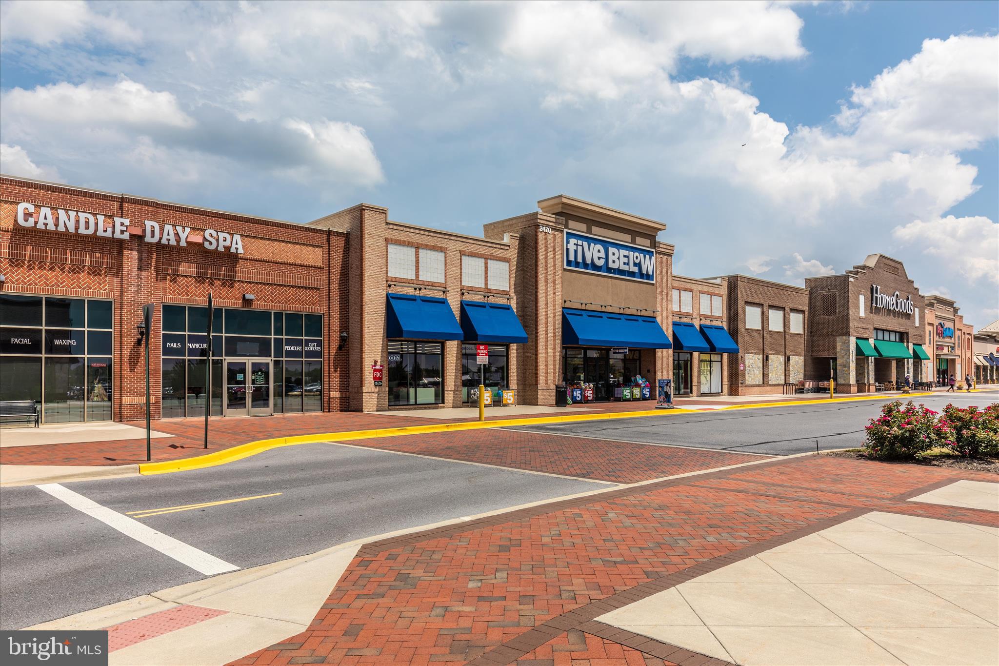 TOWNS AT MARKET COMMONS - Residential