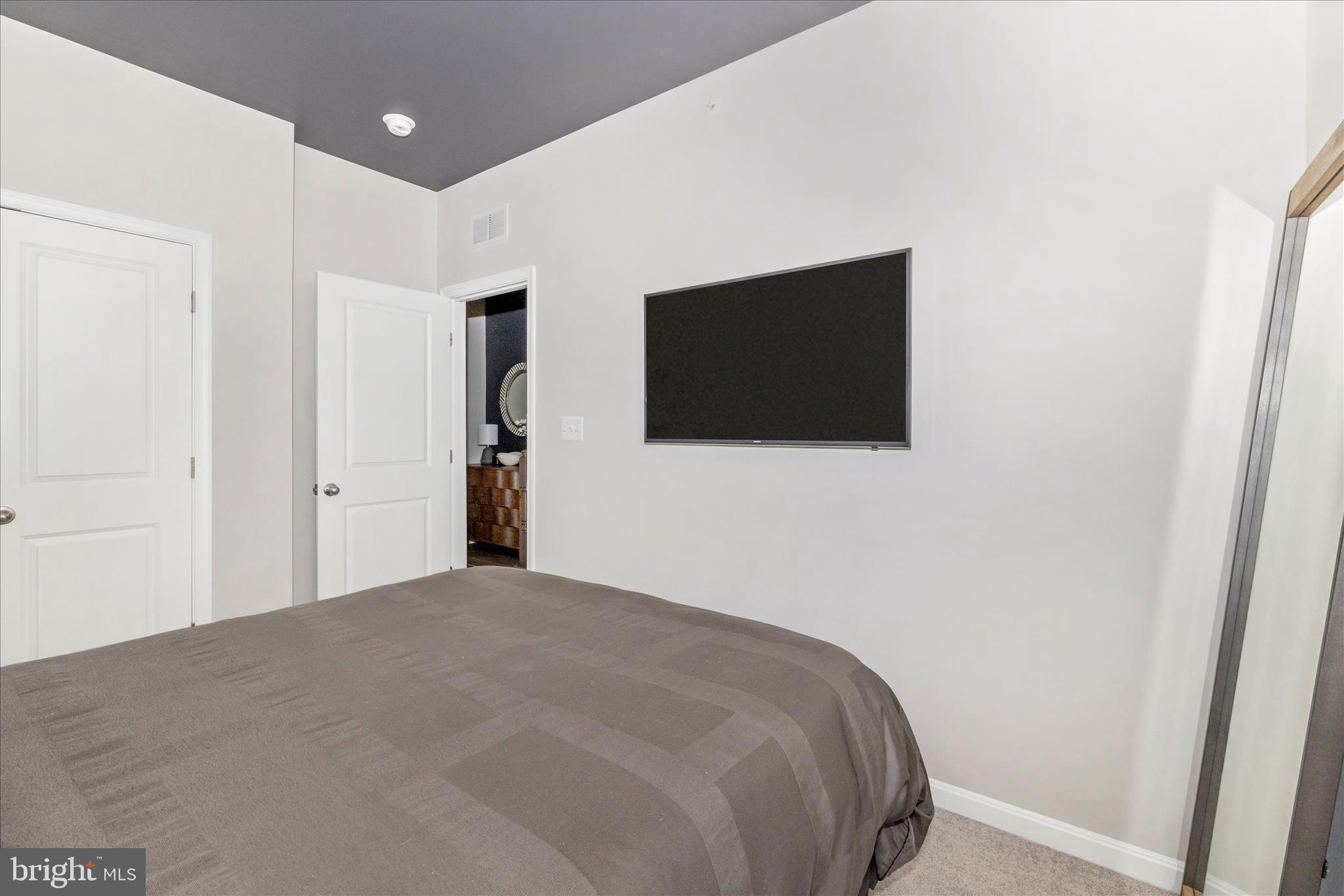 TOWNS AT MARKET COMMONS - Residential