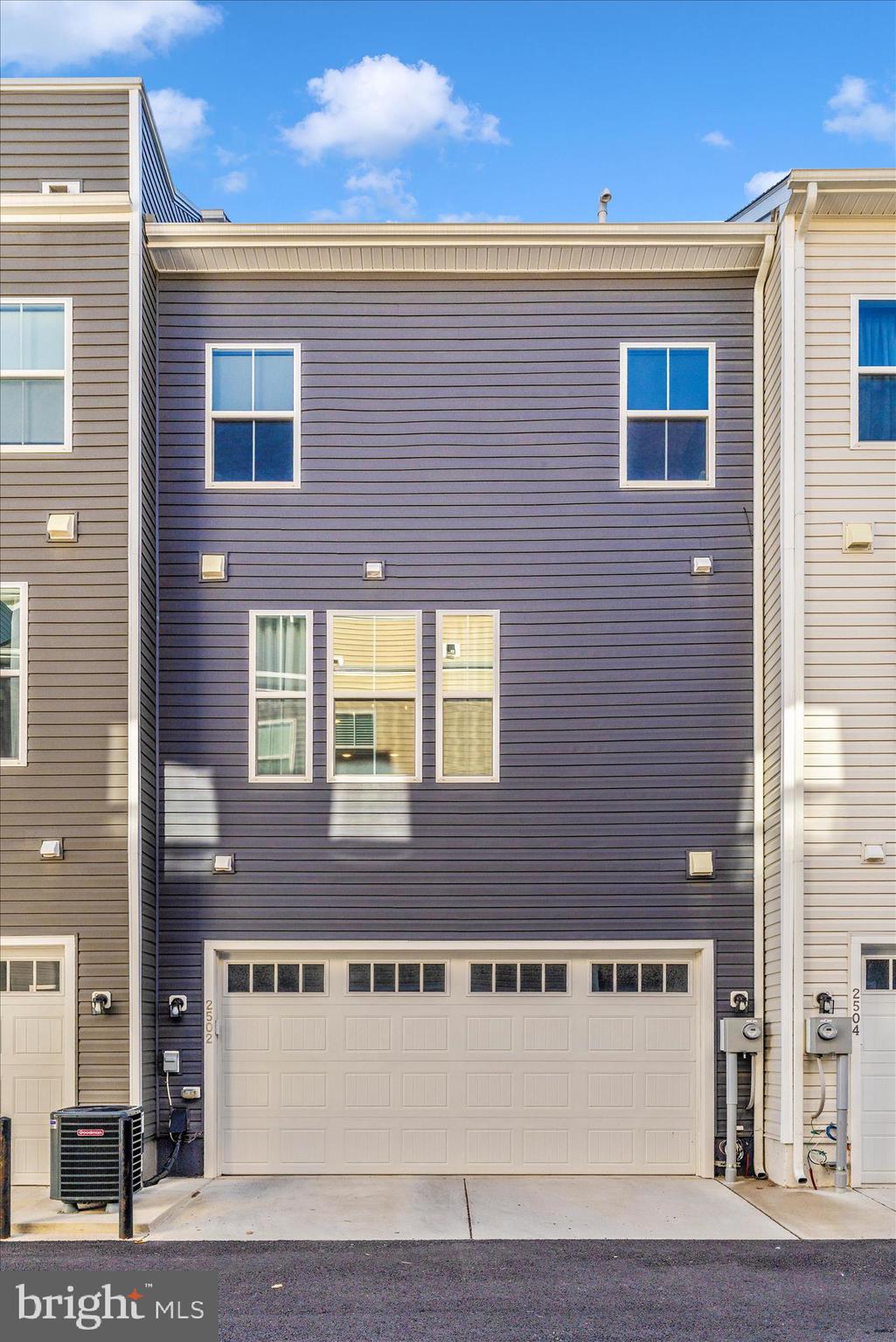 TOWNS AT MARKET COMMONS - Residential