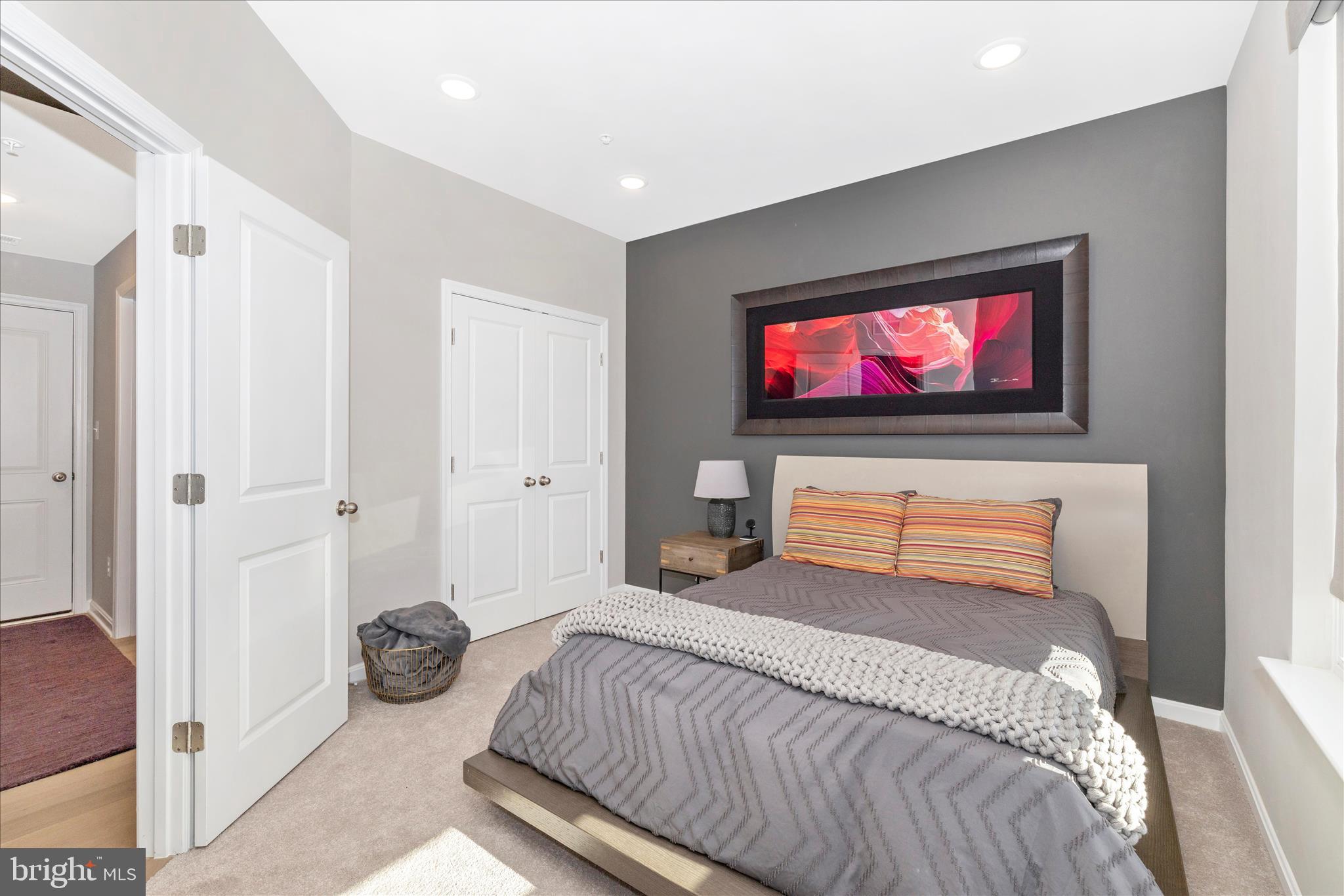 TOWNS AT MARKET COMMONS - Residential