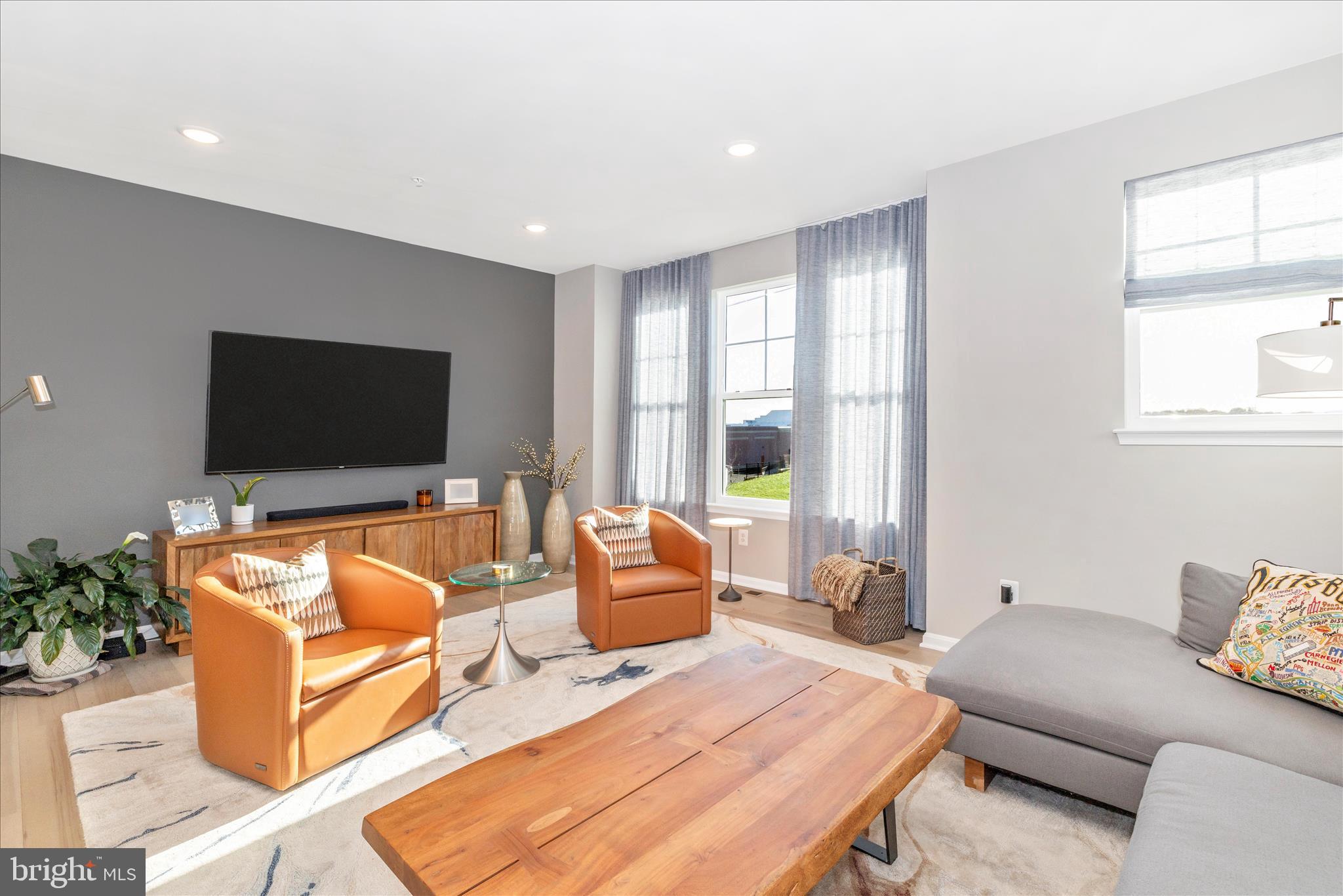 TOWNS AT MARKET COMMONS - Residential