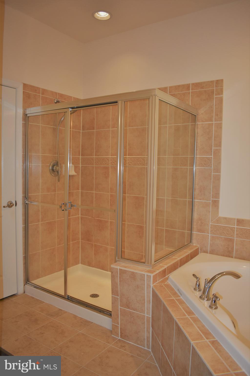 MARKET SQUARE - Residential Lease