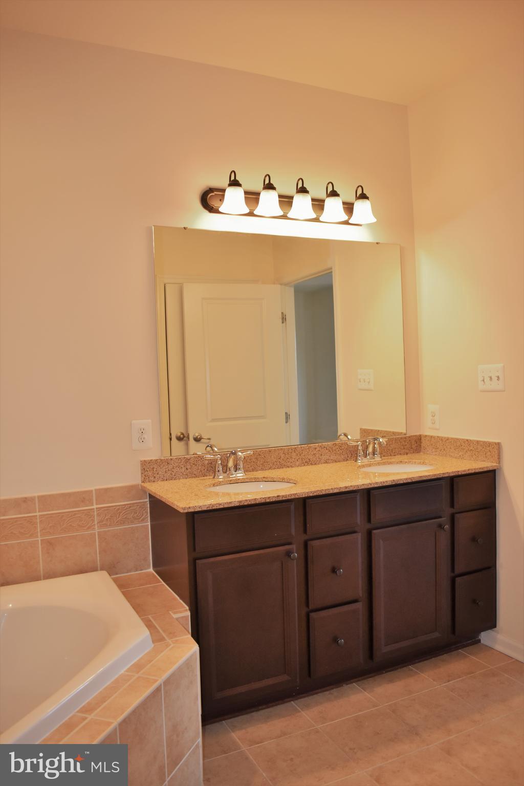 MARKET SQUARE - Residential Lease