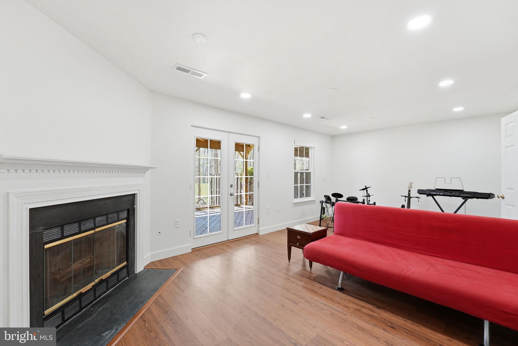 ROCKPOINTE - Residential