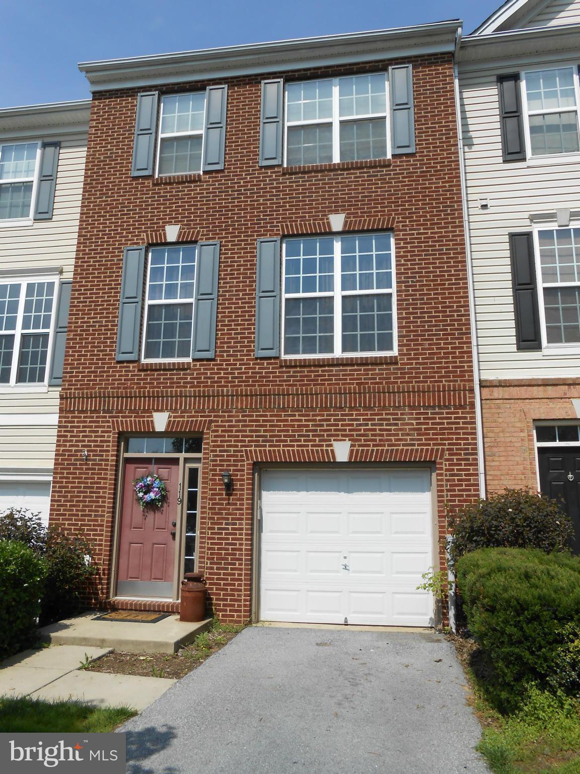 COLONIAL HILLS - Residential