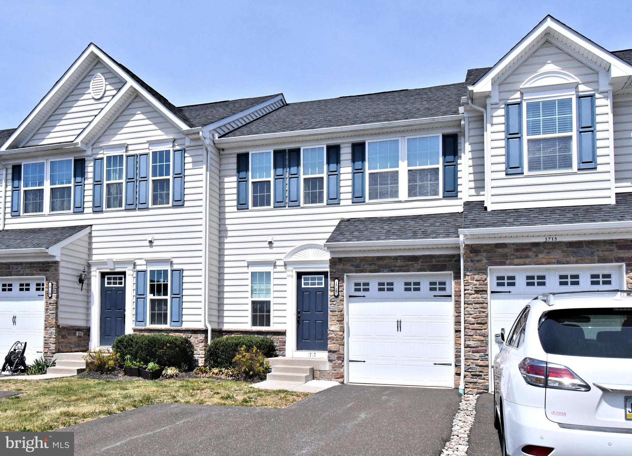 1717 LISA COURT