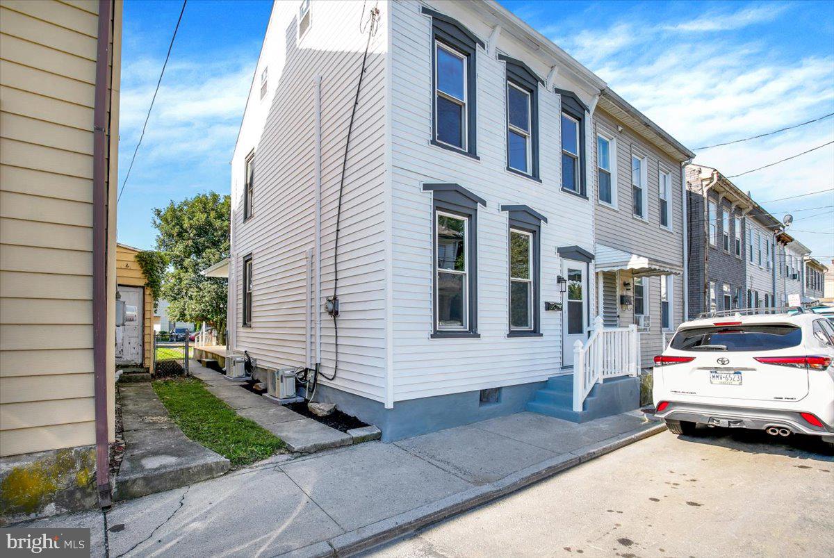 218 GUILFORD STREET
