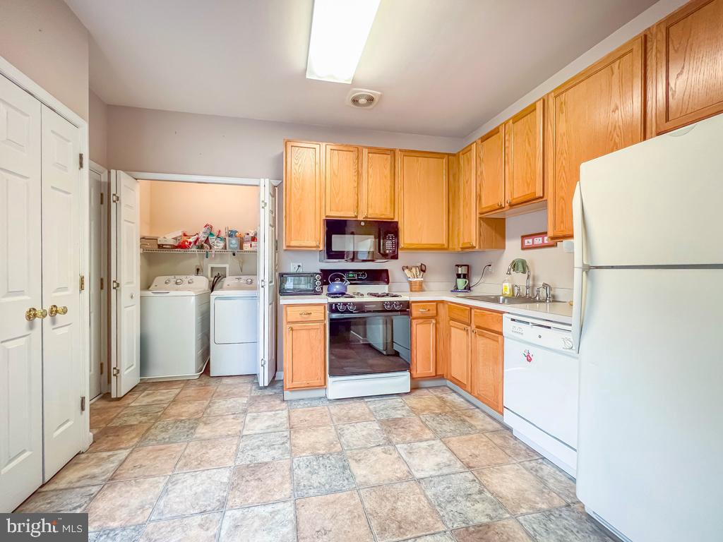 THE VILLAS AT REGE - Residential