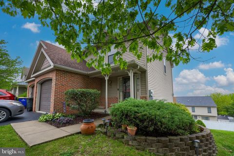 Photo of 104 Eagle Drive, Ephrata, PA 17522 (MLS # PALA2050538)