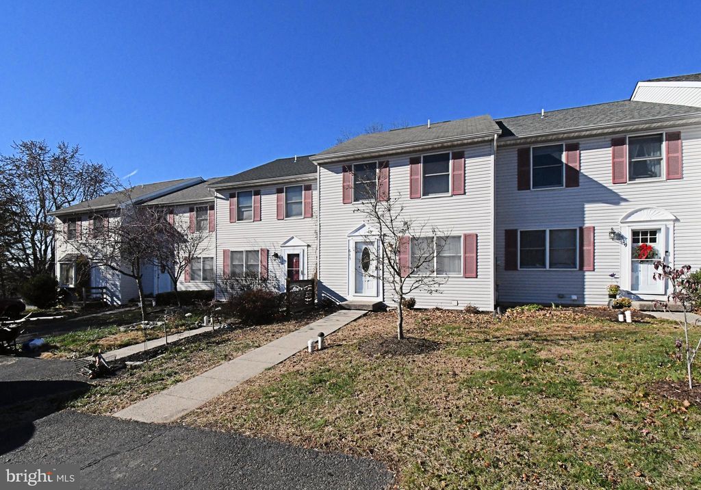 Photo of 517 Hemsing Cir, SOUDERTON, PA 18964 (MLS # PAMC2162366)