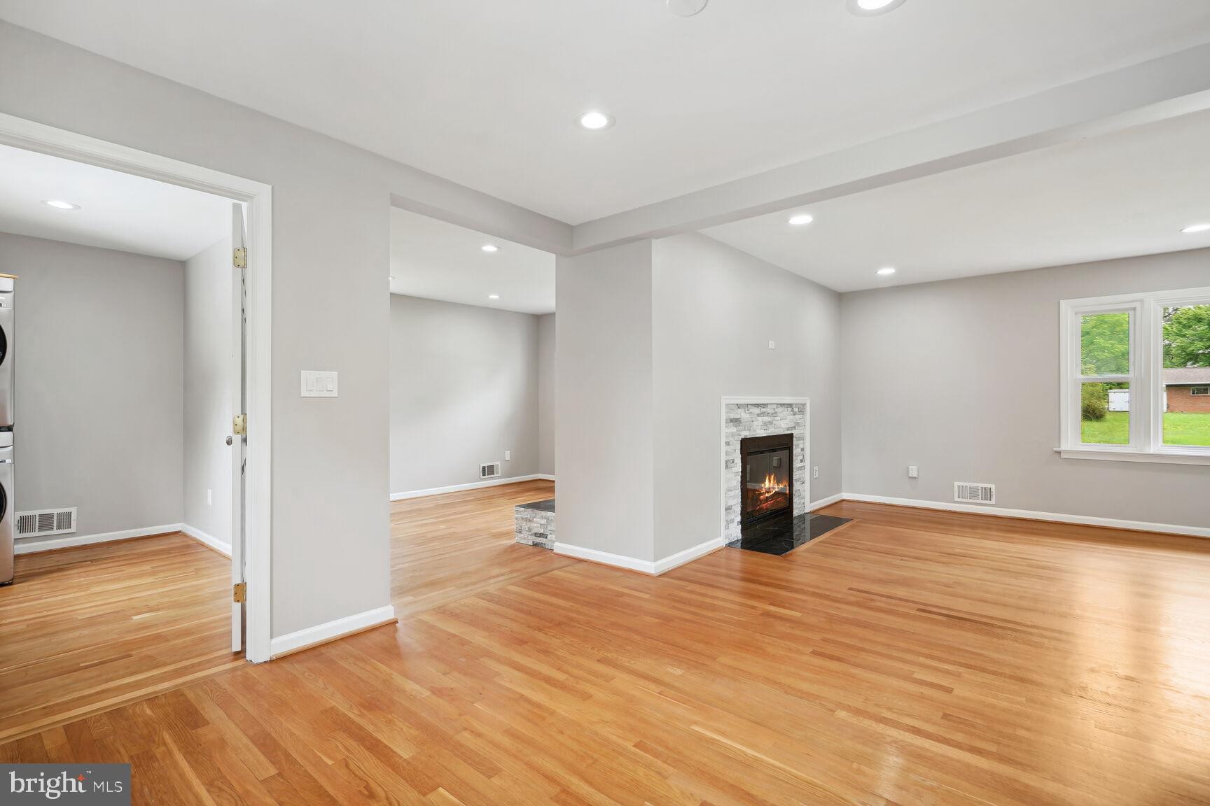 COOL SPRING - Residential