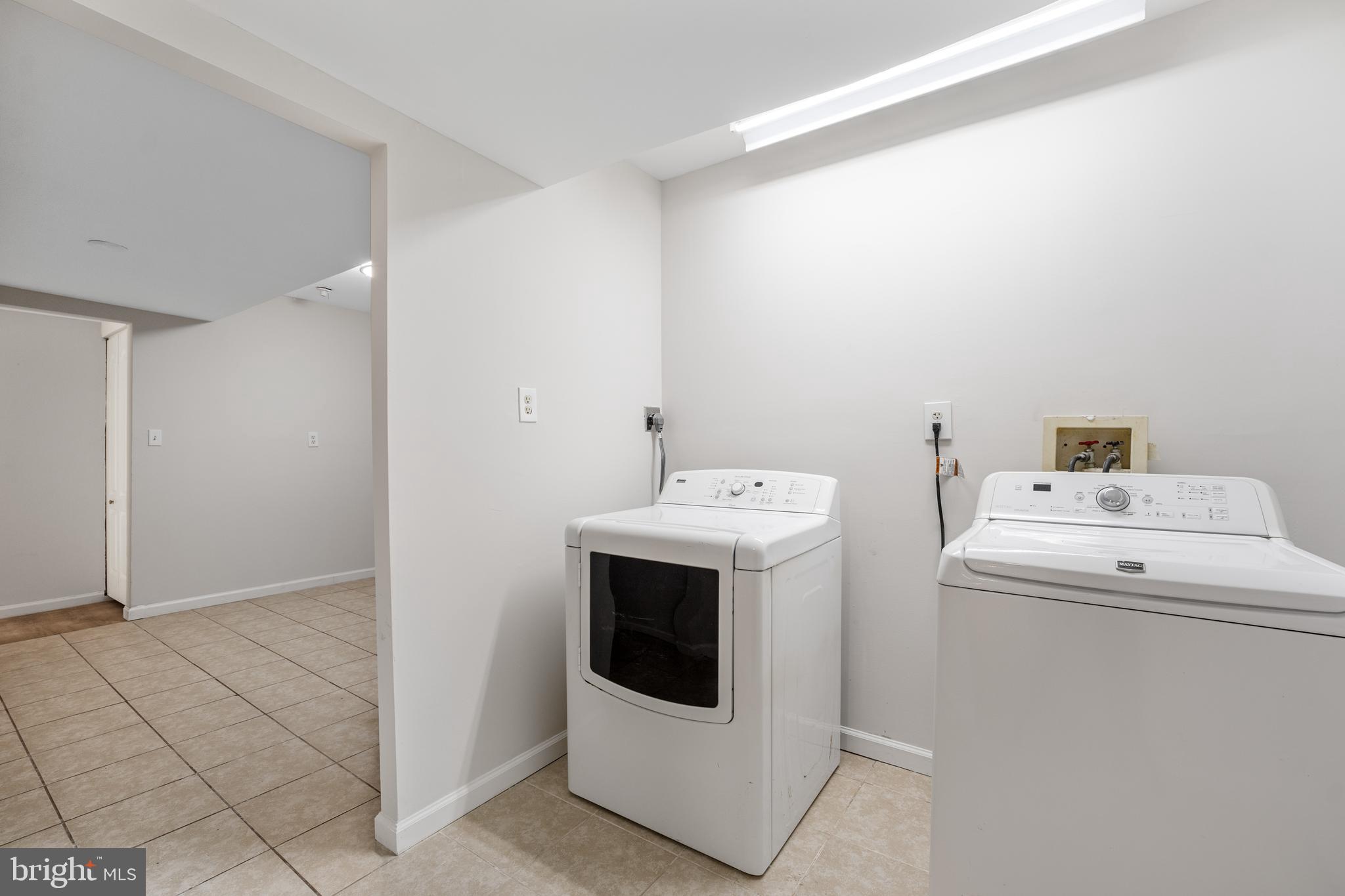 MANORS OF OAKWOOD - Residential