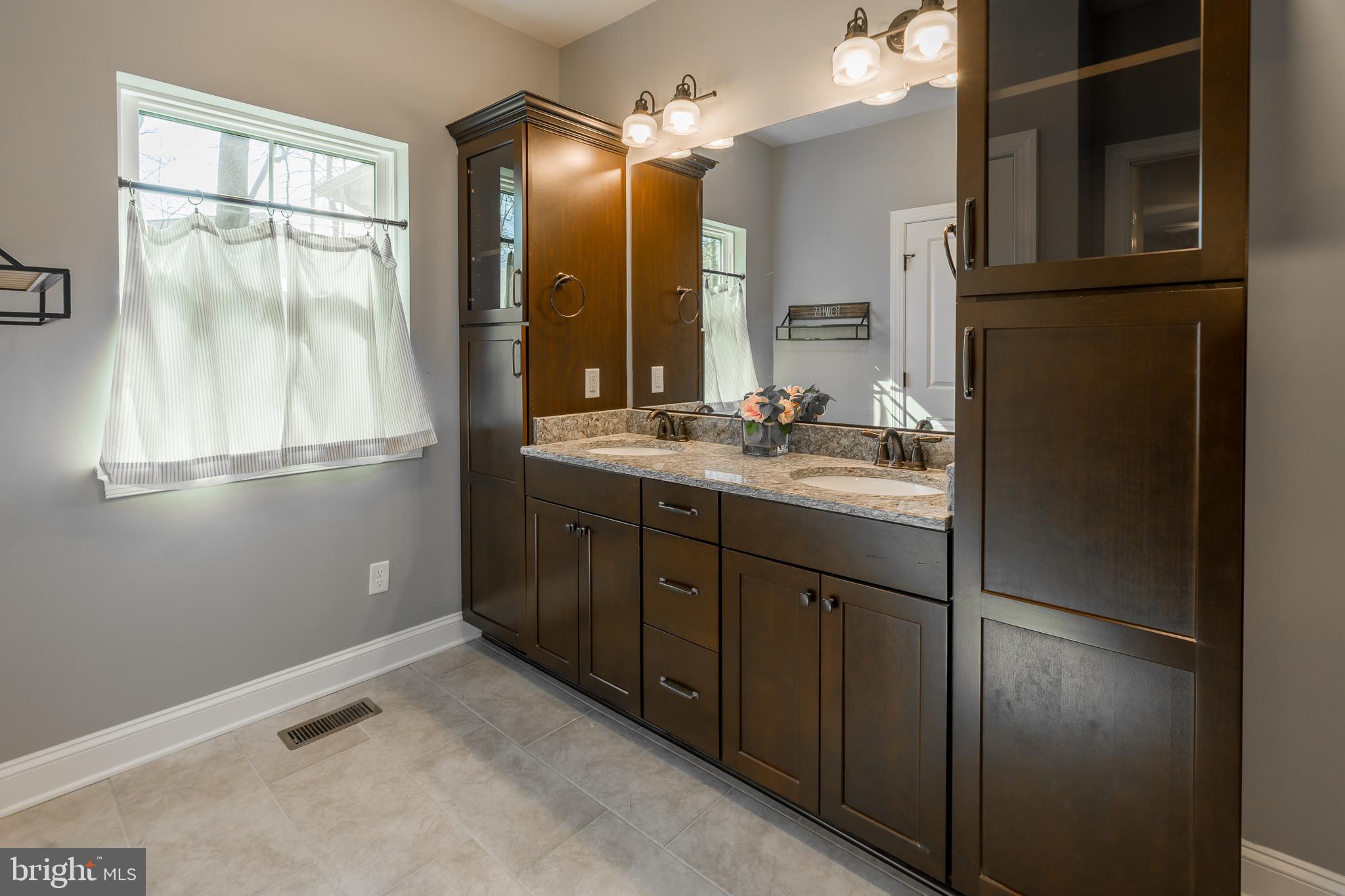 PARKERS POINTE - Residential