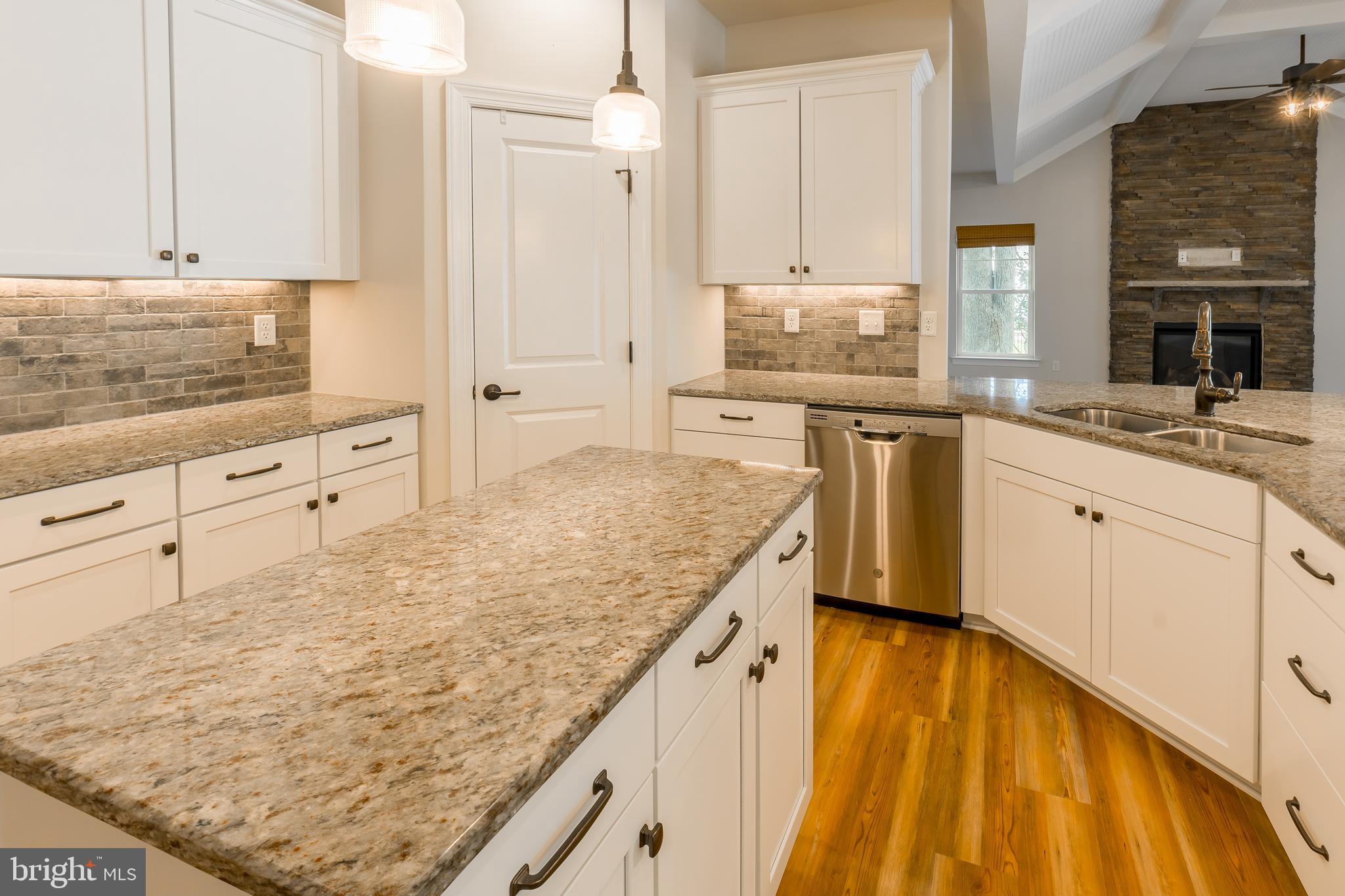 PARKERS POINTE - Residential