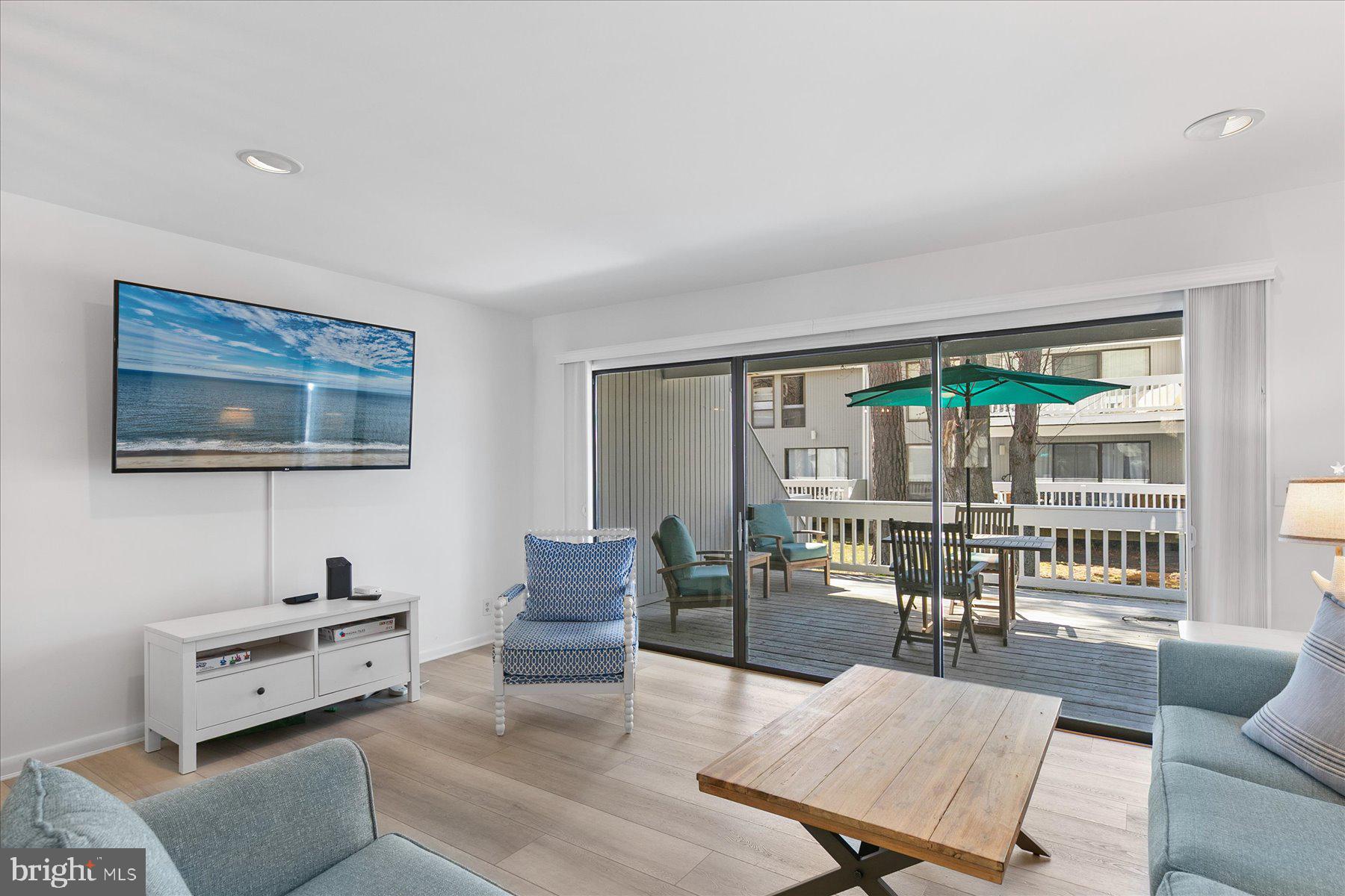 SEA COLONY WEST - Residential